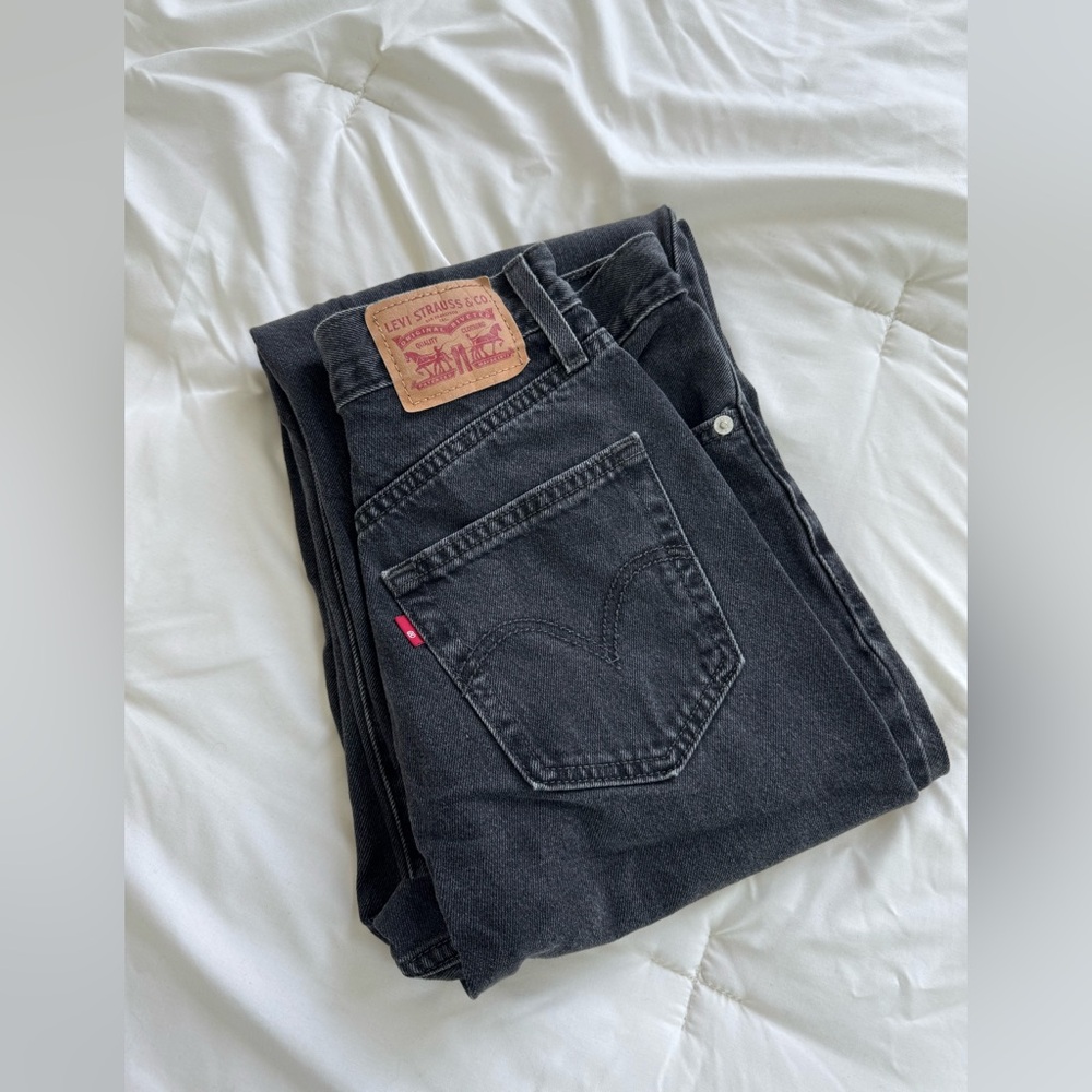 Levi’s black high waisted straight denim jeans size 26